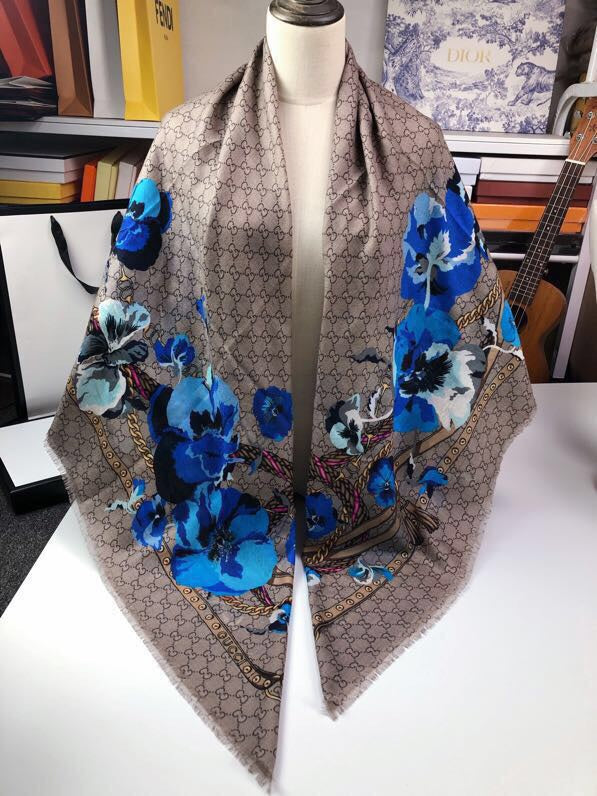 GUCCI 25S SCARF 140 IN CASHMERE 740371