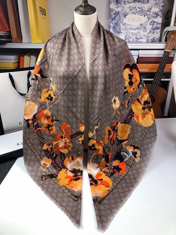 GUCCI 25S SCARF 140 IN CASHMERE 740372
