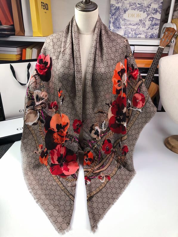 GUCCI 25S SCARF 140 IN CASHMERE 740370