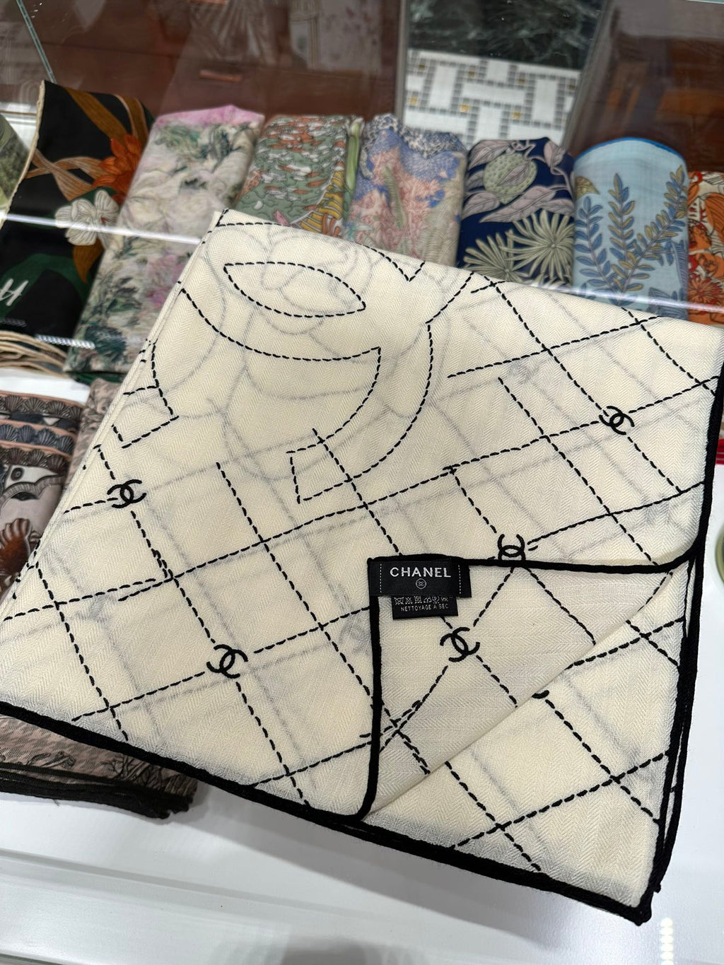 CHANEL 25S SCARF 140 IN SILK WOOL 726478