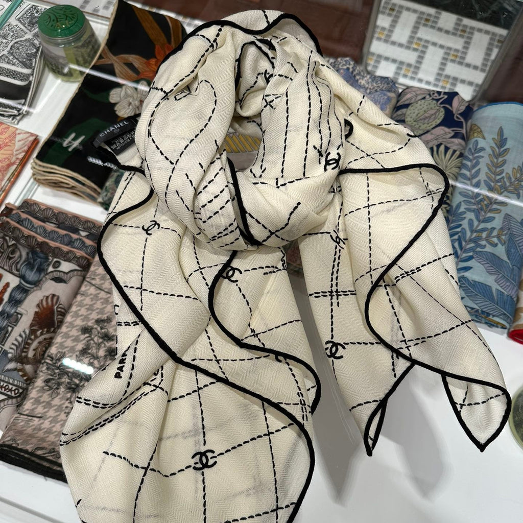 CHANEL 25S SCARF 140 IN SILK WOOL 726478