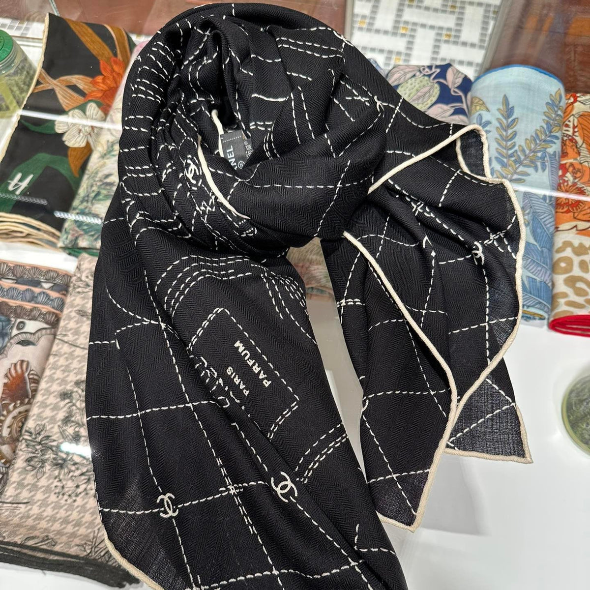 CHANEL 25S SCARF 140 IN SILK WOOL 726479
