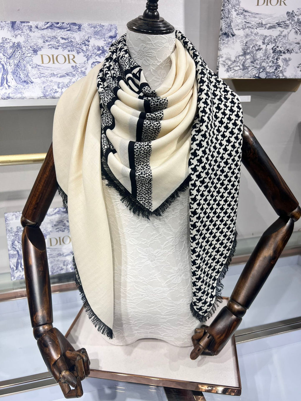 DIOR SCARF 140 CM IN CASHMERE SILK FABRIC 726470