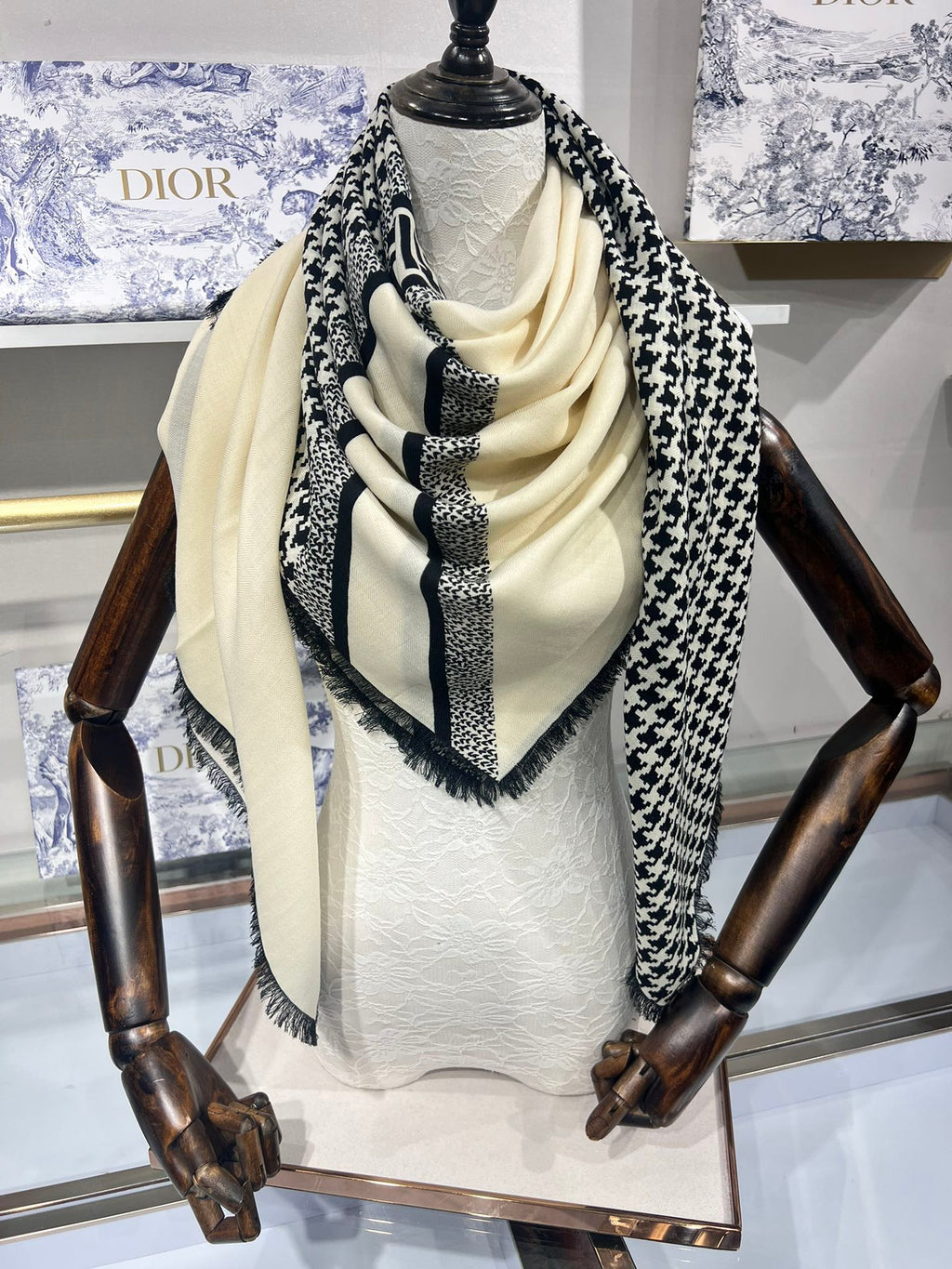 DIOR SCARF 140 CM IN CASHMERE SILK FABRIC 726470