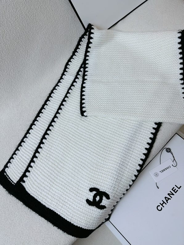 CHANEL 25S SCARF 200 IN CASHMERE 740364