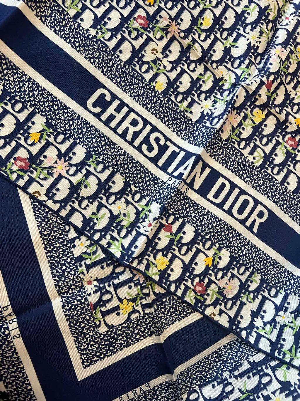 DIOR SCARF 90 CM IN SILK 600340