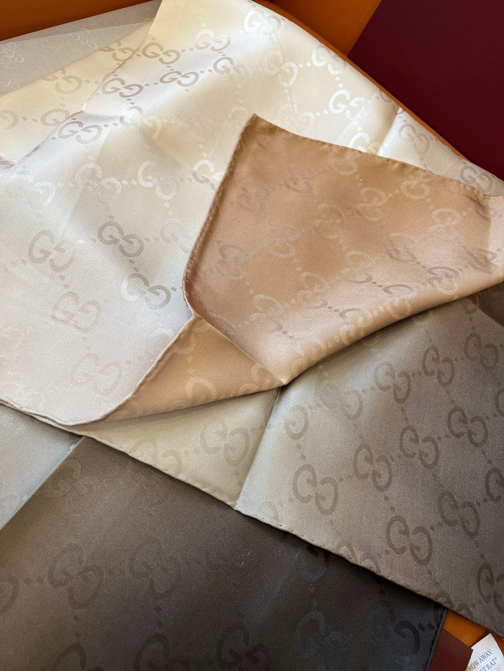 GUCCI 25S SCARF 90 IN SILK 600369