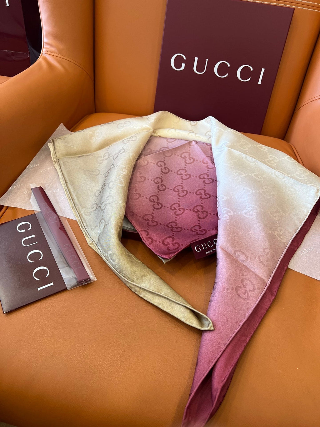 GUCCI 25S SCARF 90 IN SILK 600370