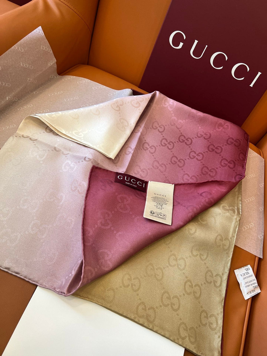 GUCCI 25S SCARF 90 IN SILK 600370