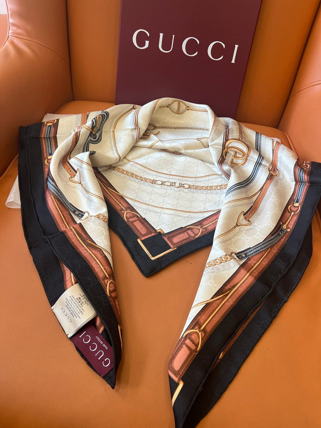 GUCCI 25S SCARF 90 IN SILK 679800