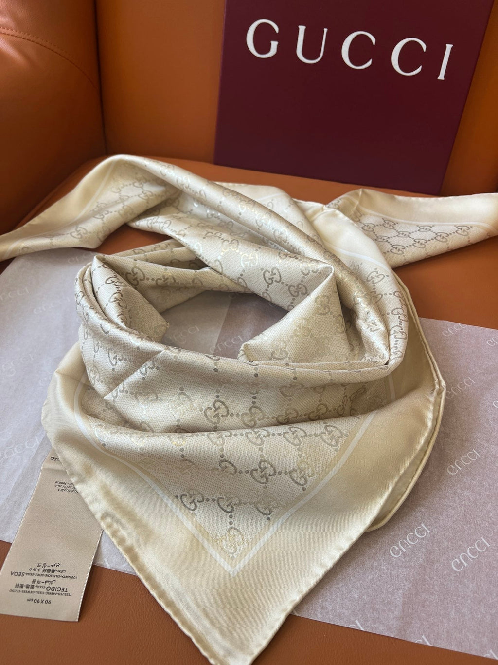 GUCCI 25S SCARF 90 IN SILK 697667
