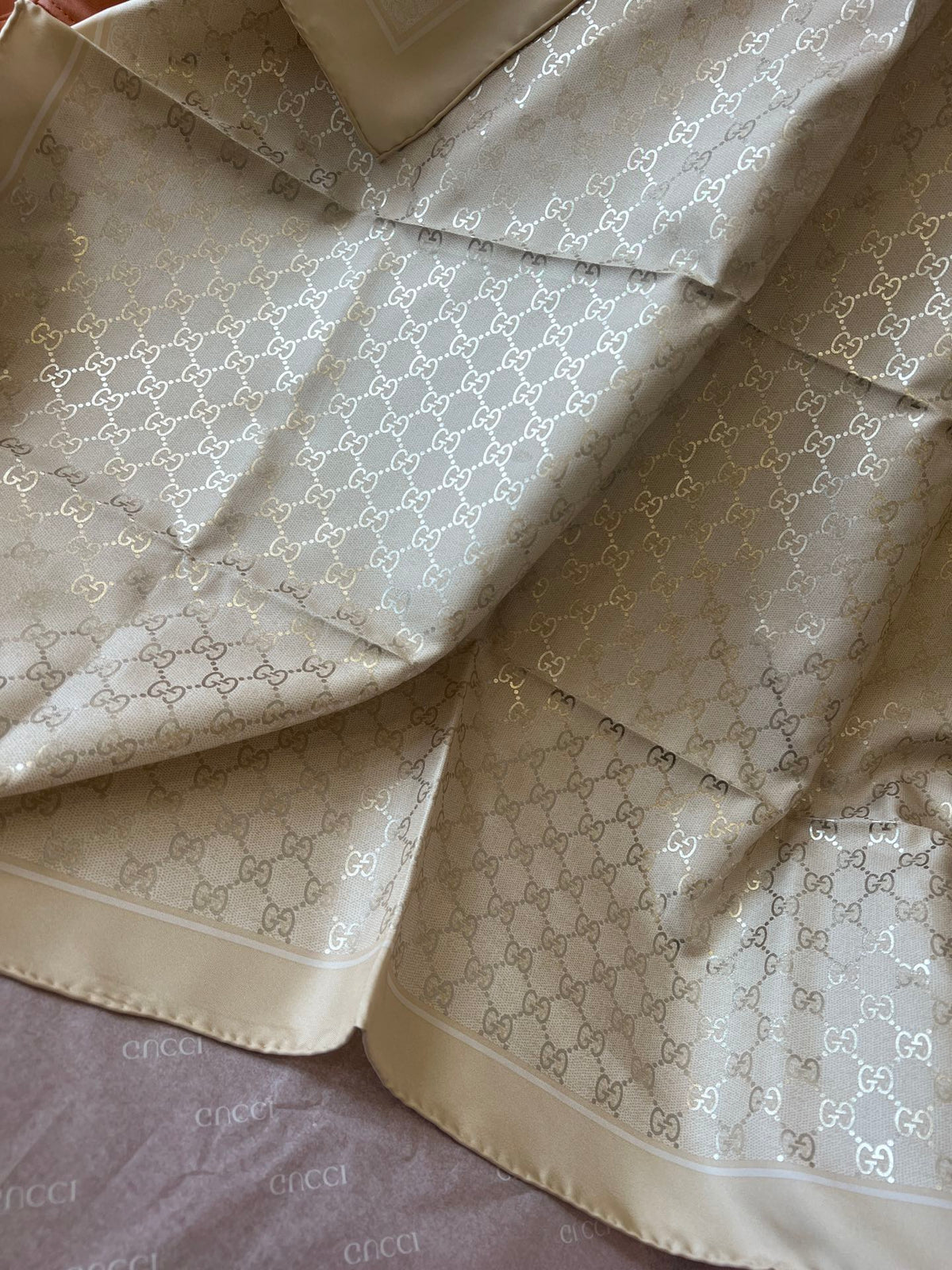 GUCCI 25S SCARF 90 IN SILK 697667