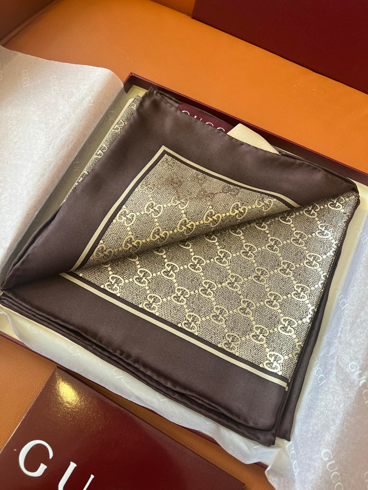 GUCCI 25S SCARF 90 IN SILK 697666