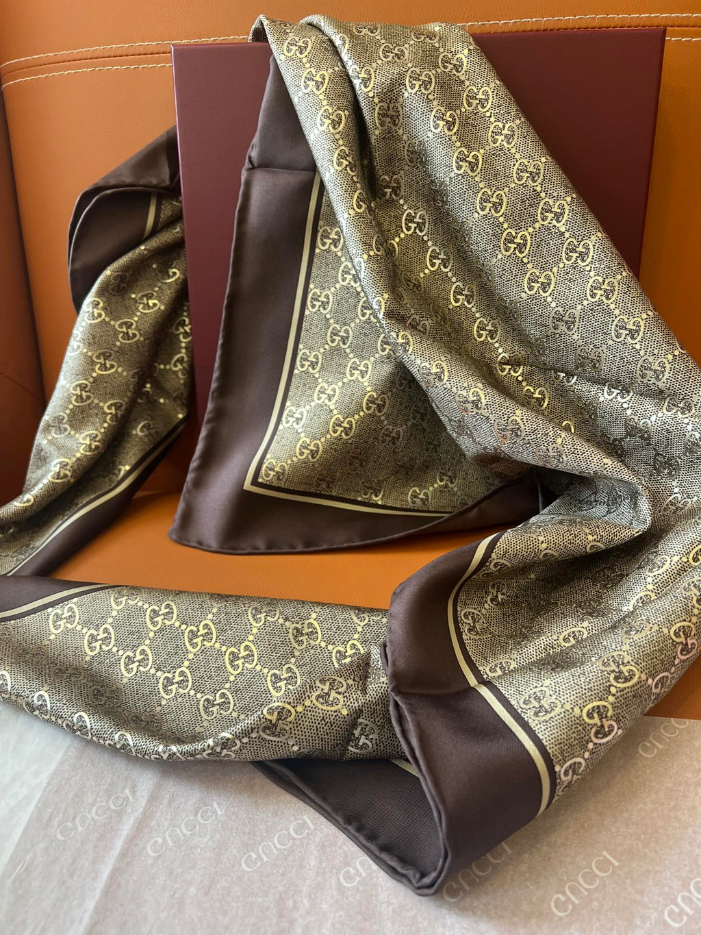GUCCI 25S SCARF 90 IN SILK 697666
