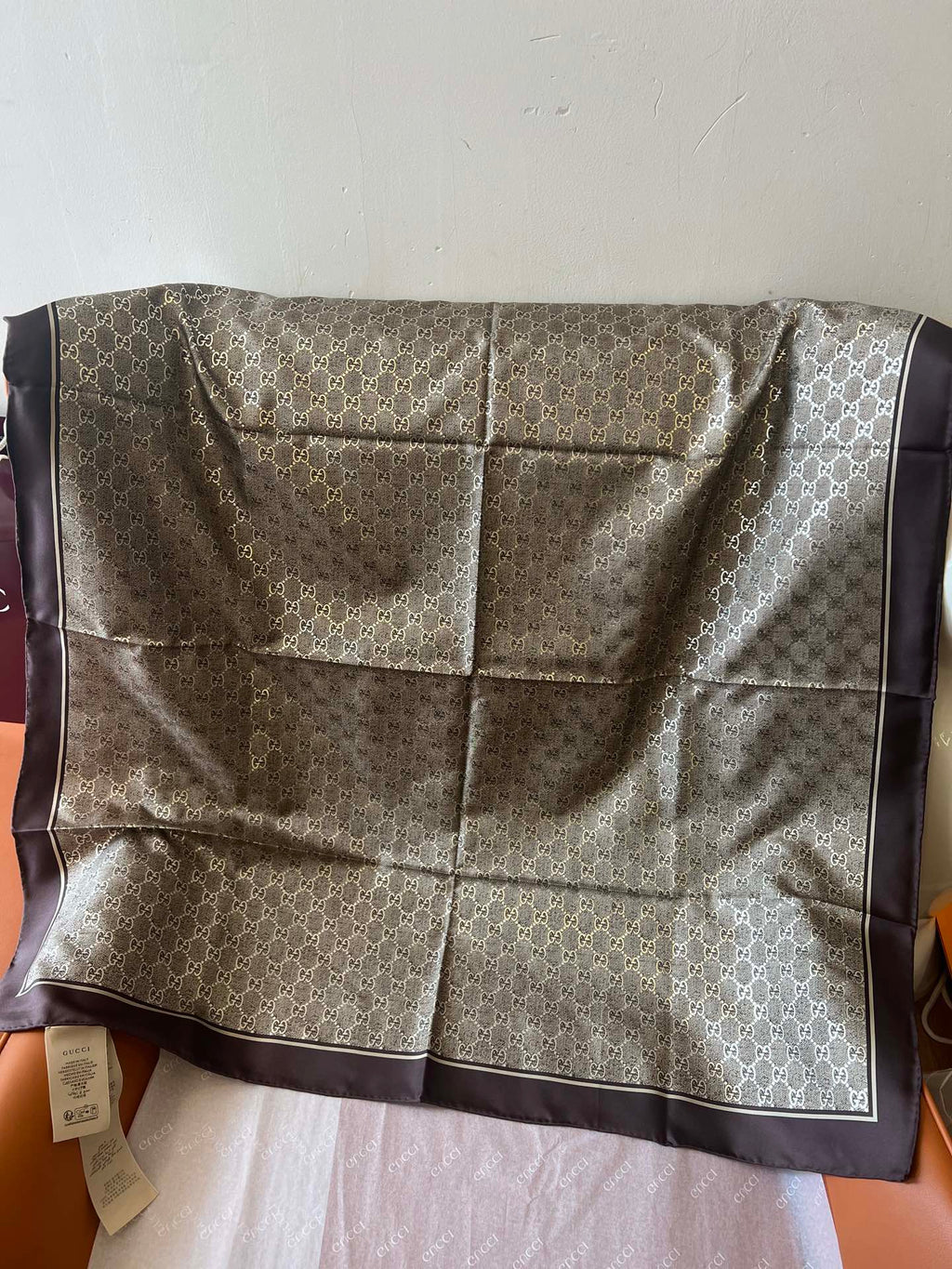 GUCCI 25S SCARF 90 IN SILK 697666
