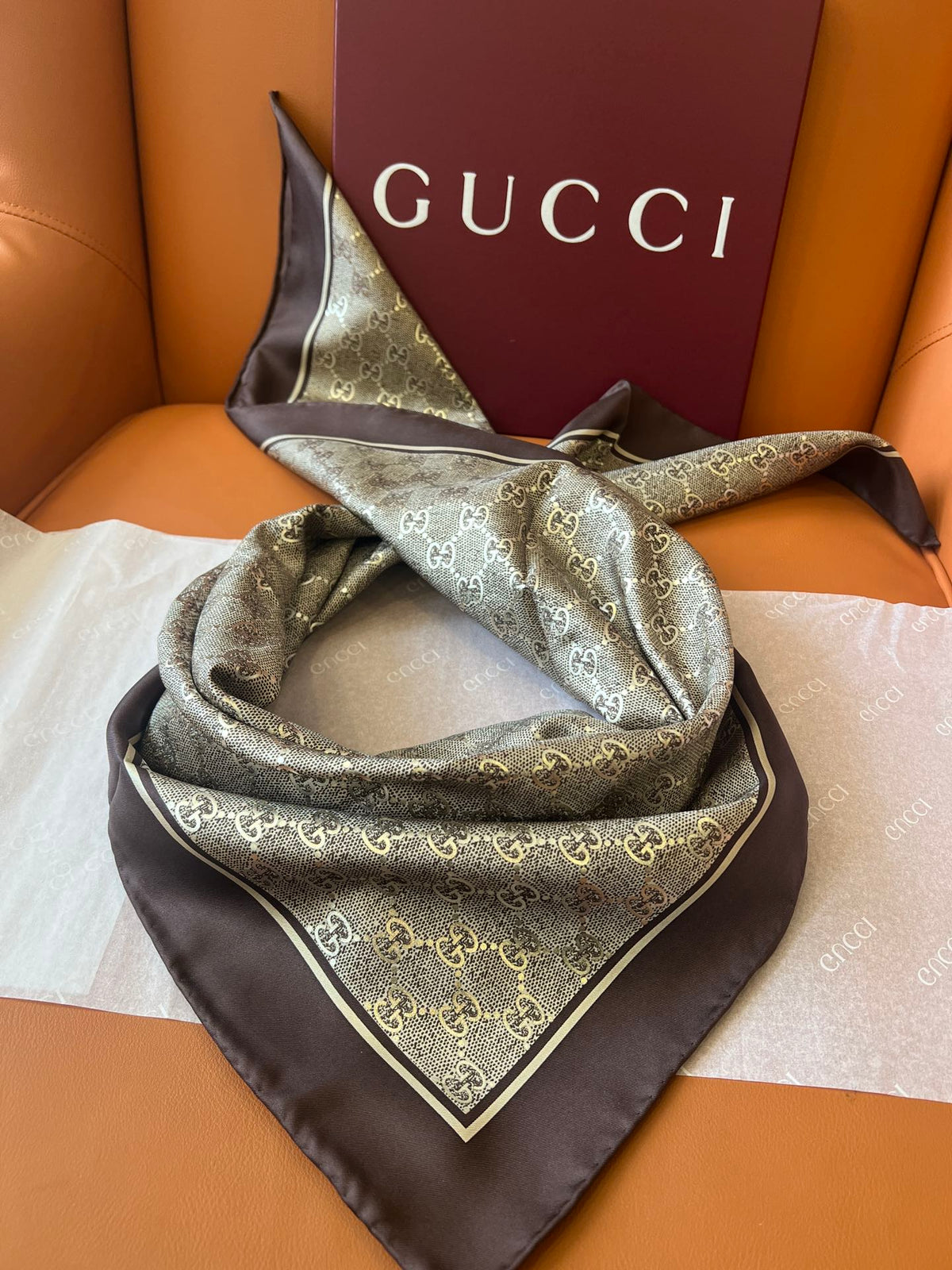 GUCCI 25S SCARF 90 IN SILK 697666