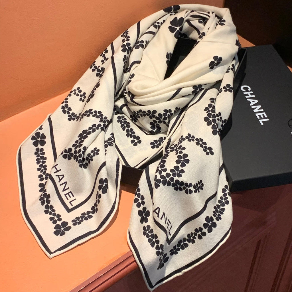 CHANEL 25S SCARF 135 CM IN CASHMERE SILK 943685