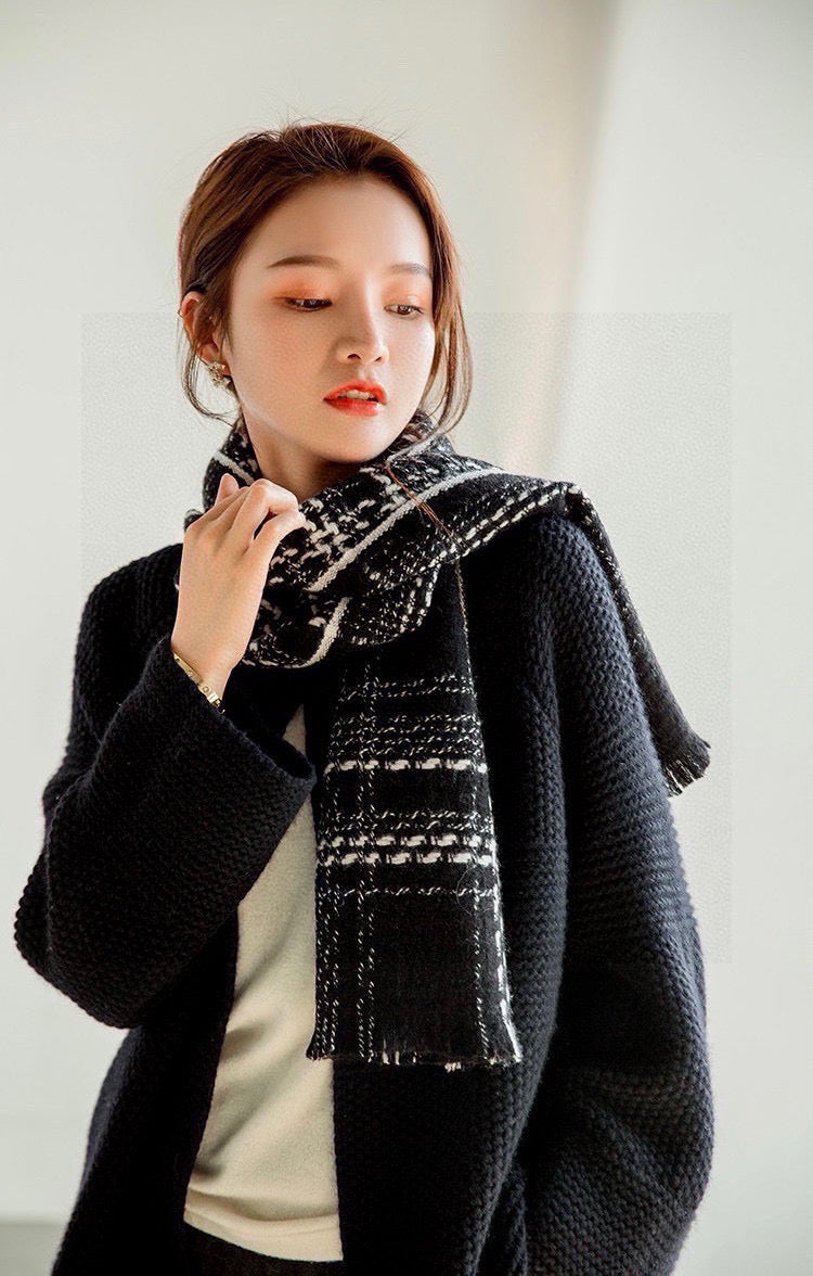 CHANEL 25S SCARF 200 IN CASHMERE 732052