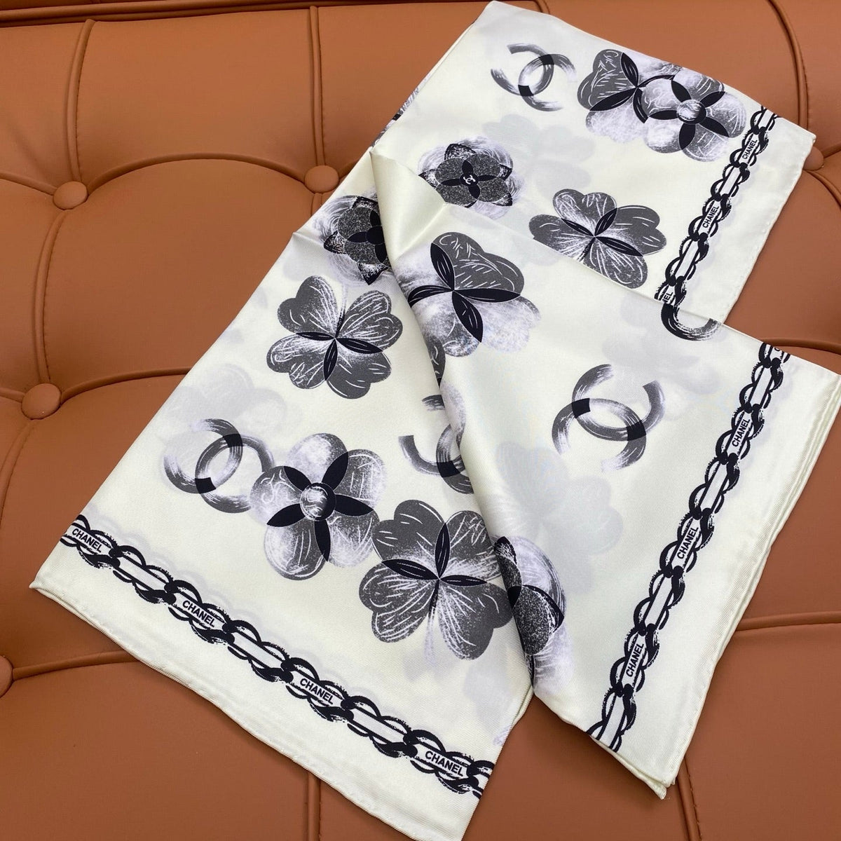 CHANEL 25S SCARF 90 IN SILK 703654