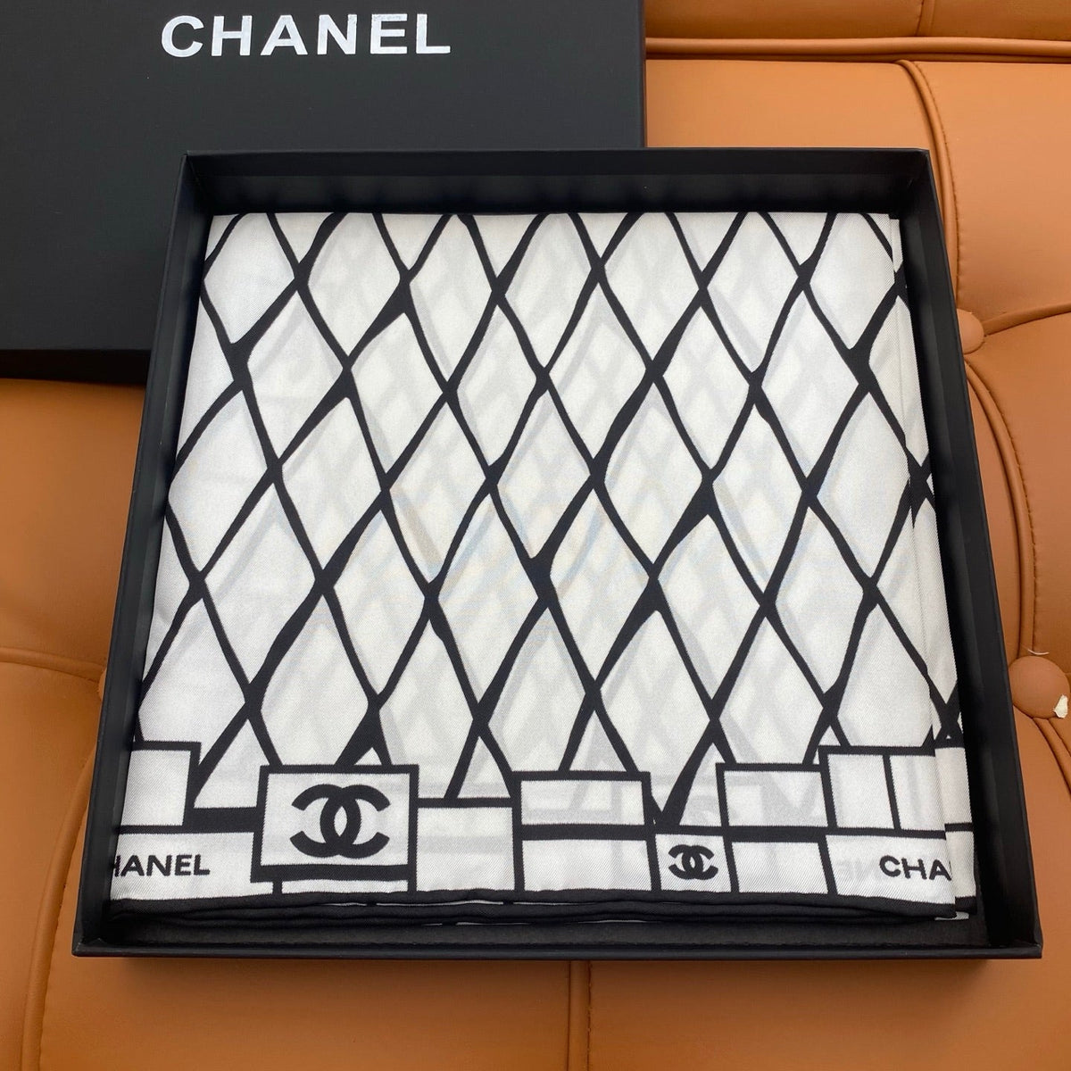 CHANEL 25S SCARF 90 IN SILK 703694