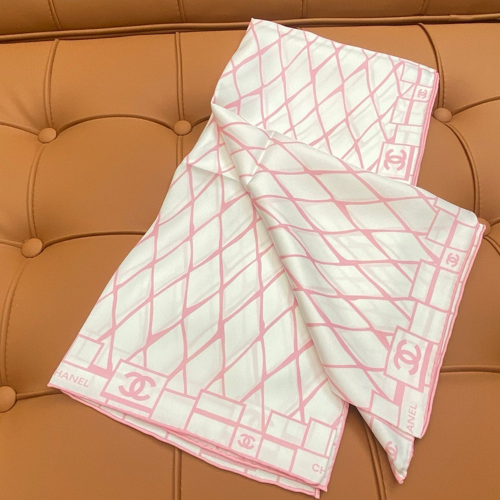 CHANEL 25S SCARF 90 IN SILK 703692
