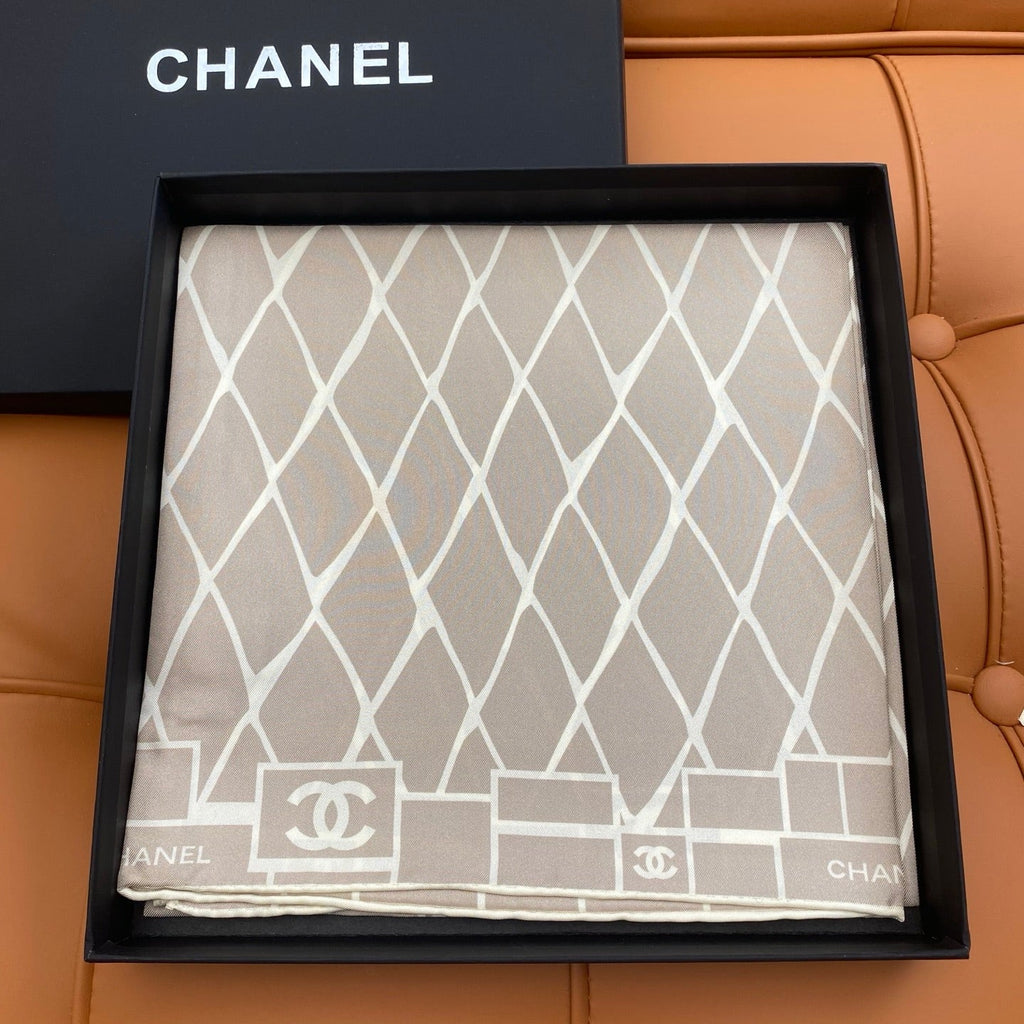 CHANEL 25S SCARF 90 IN SILK 703693