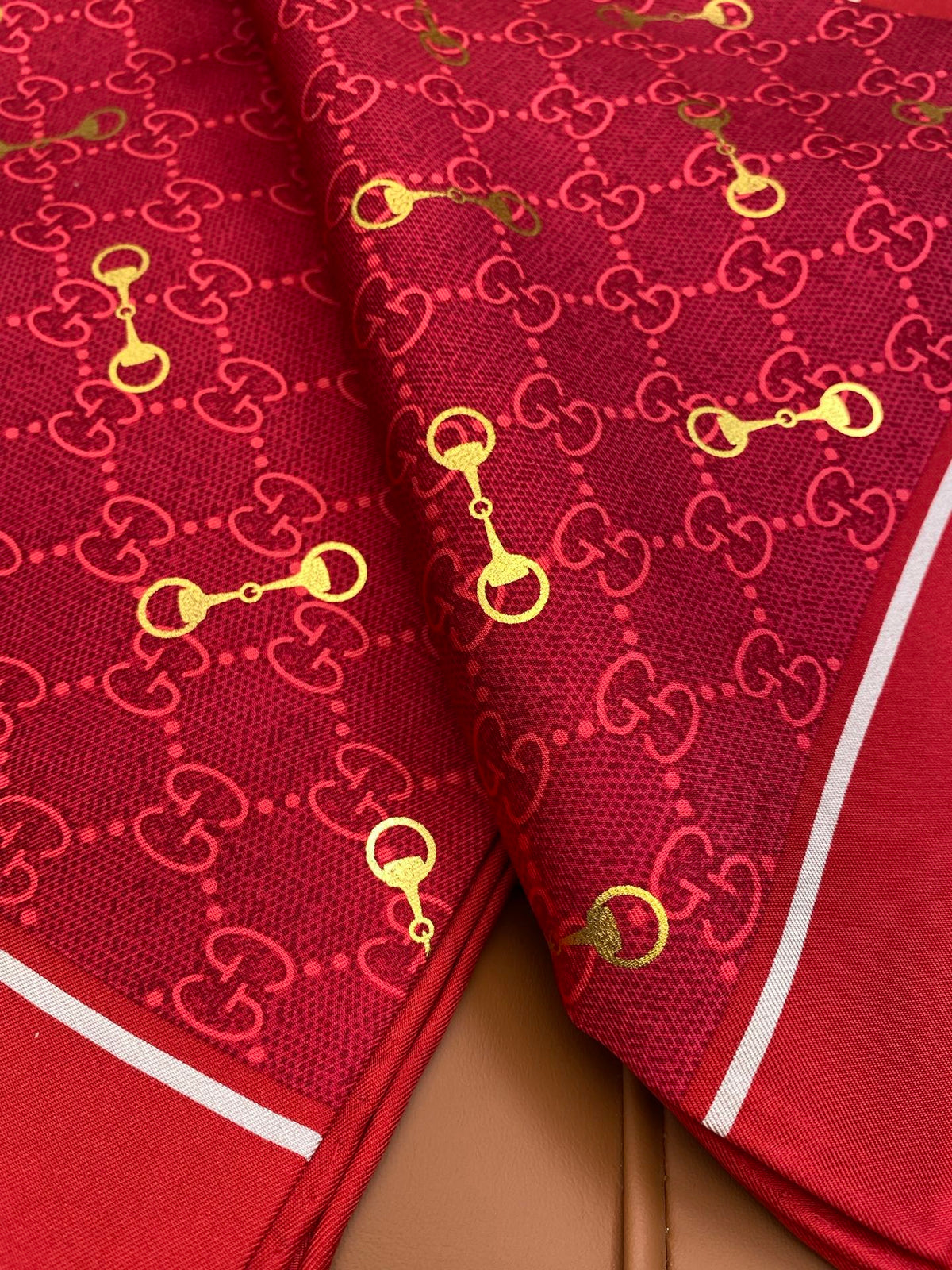 GUCCI 25S SCARF 90 IN SILK 718512