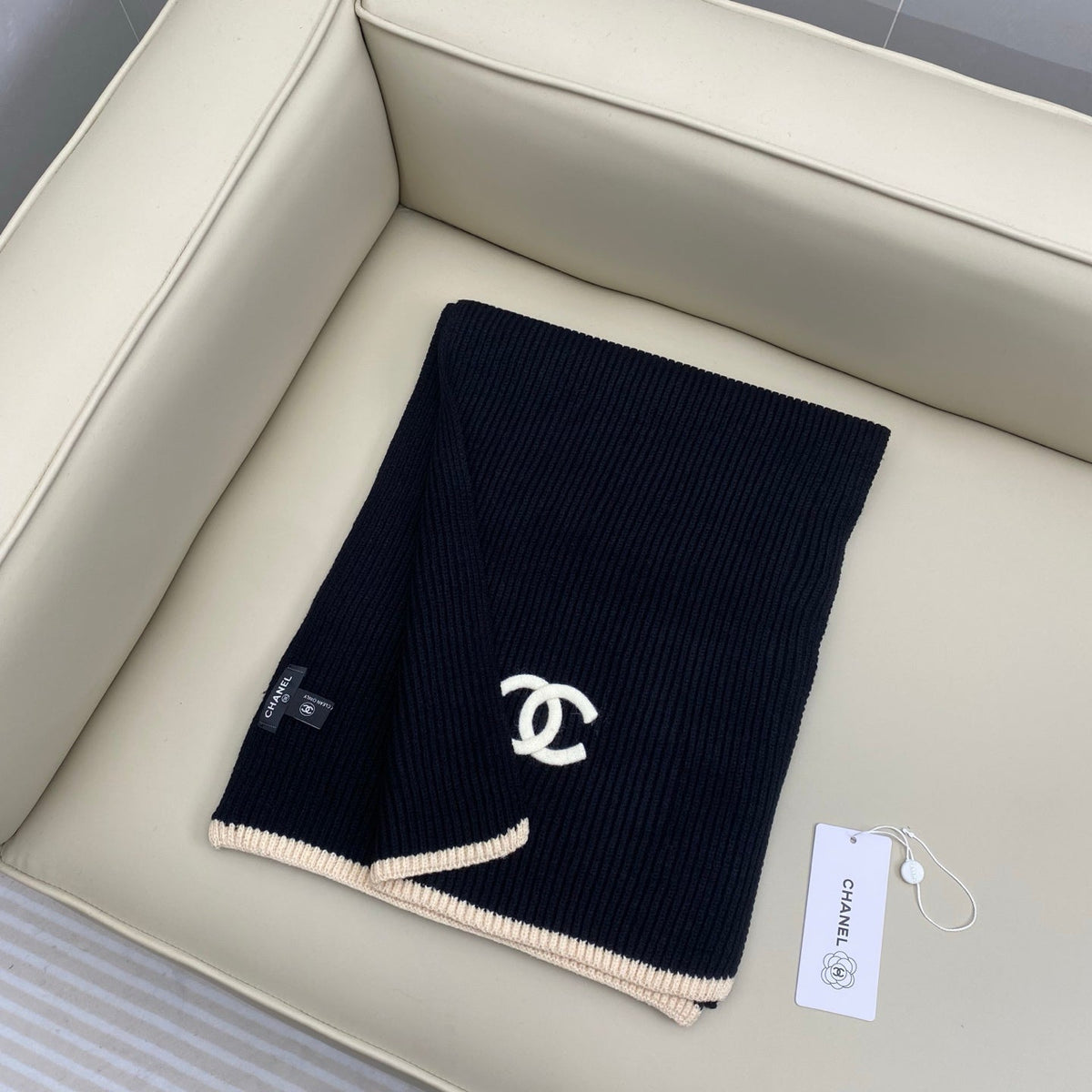 CHANEL 25S SCARF IN CASHMERE 931291