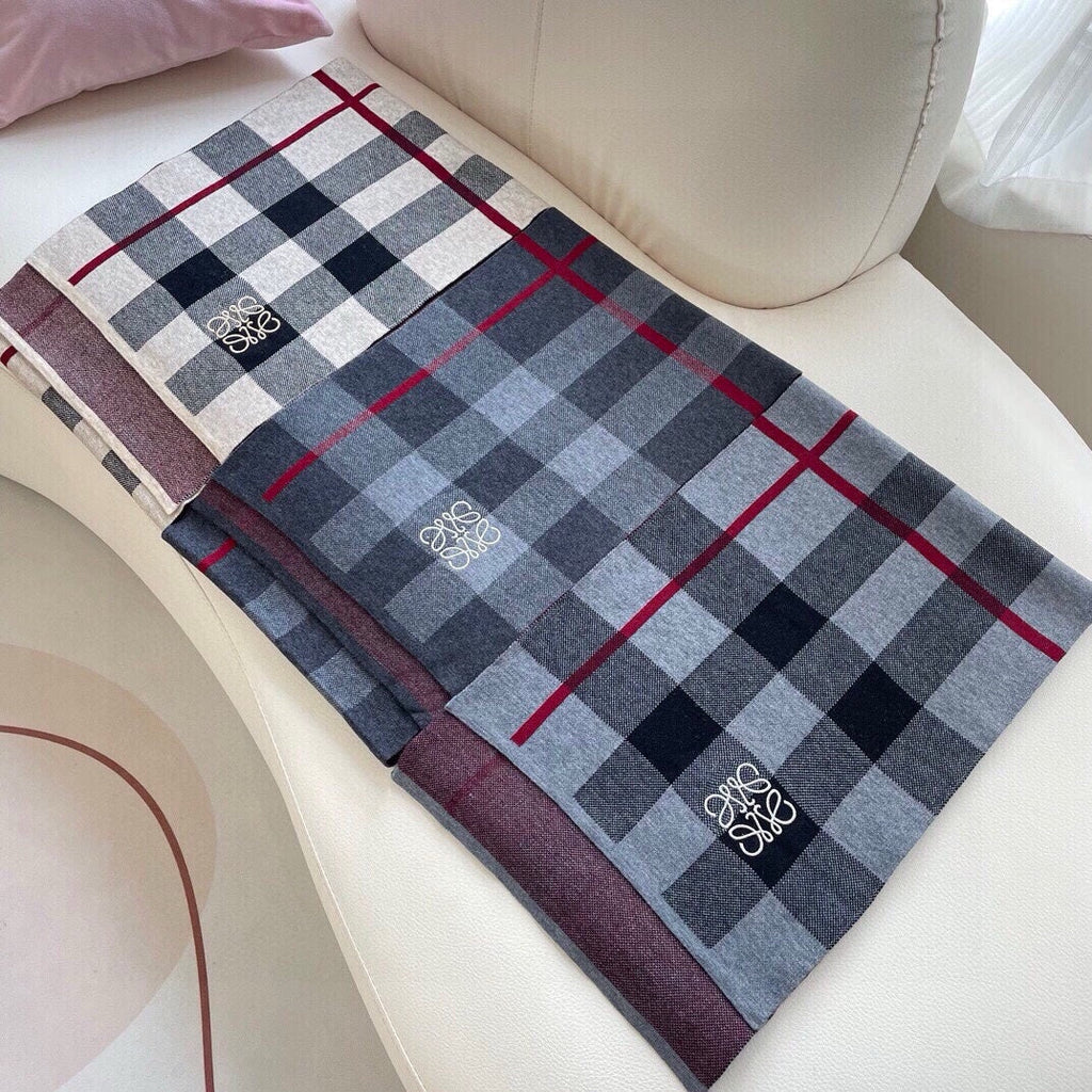 LOEWE SCARF 180 CM IN MOUSE GRAY CARO CASHMERE 389780