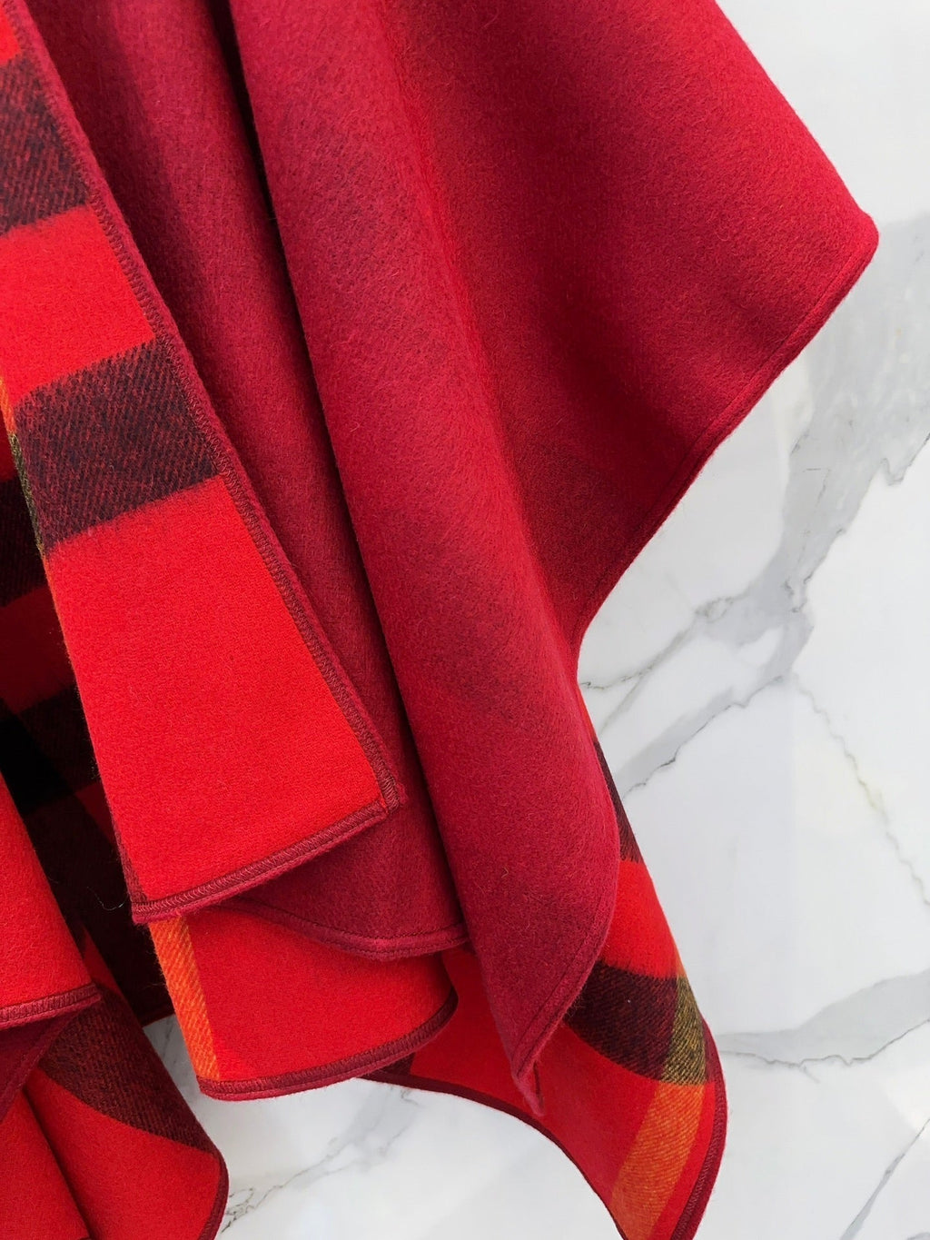 BURBERRY WOOL CAPE 140 CM CHERRY RED AND BLACK 394534