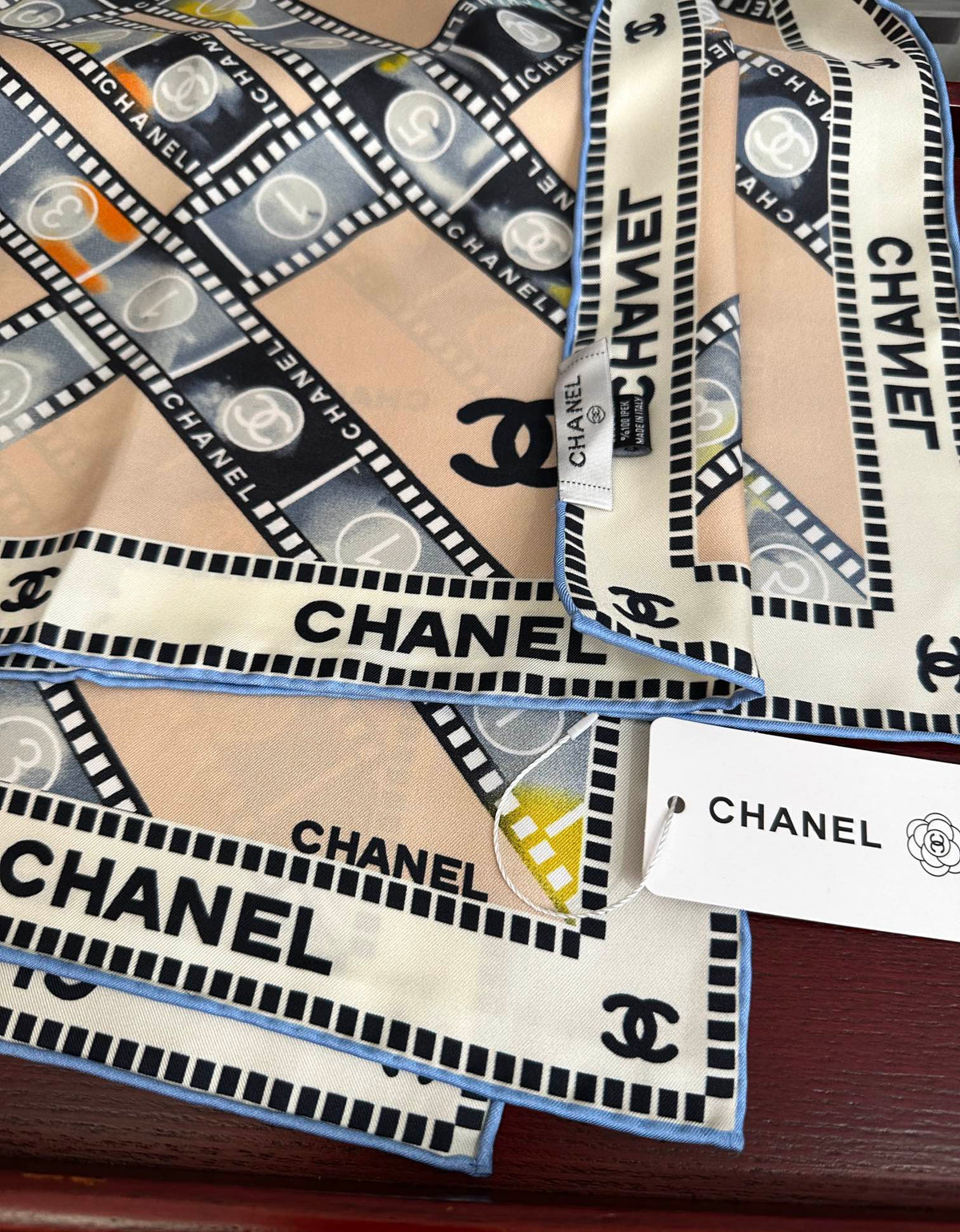 CHANEL 25S SCARF 90 IN SILK 727362