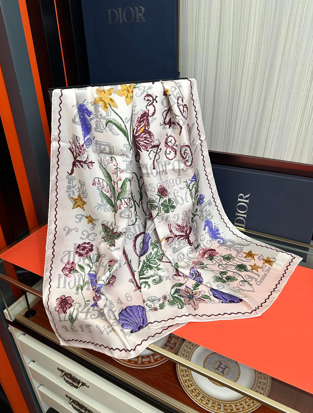 DIOR SQUARE SCARF 90 CM IN WHITE SILK MOTIF 735744