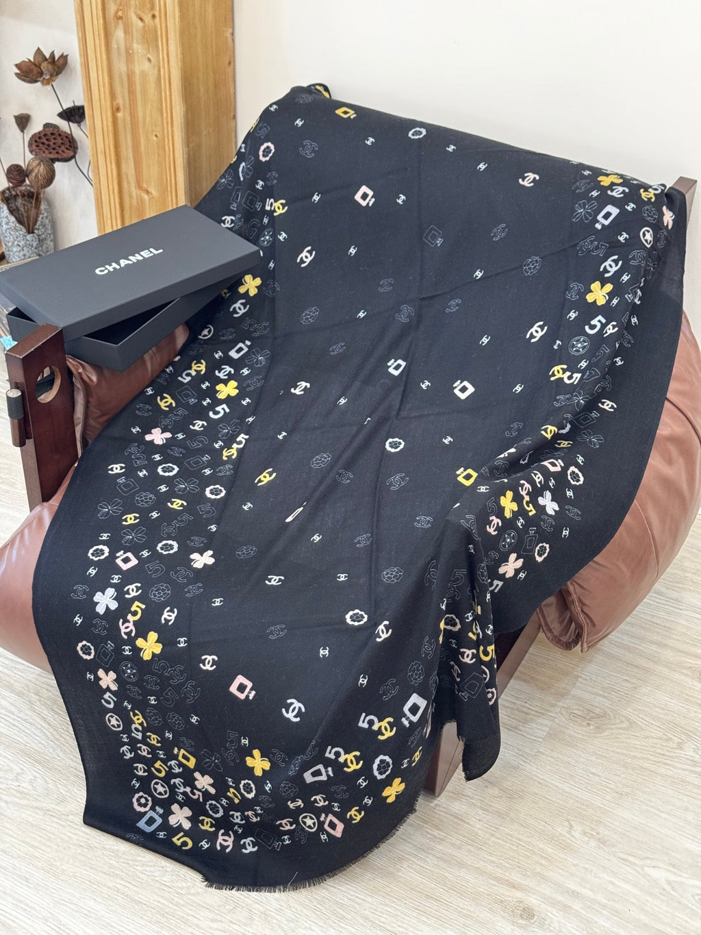 CHANEL 25S SCARF 200 IN CASHMERE 727295