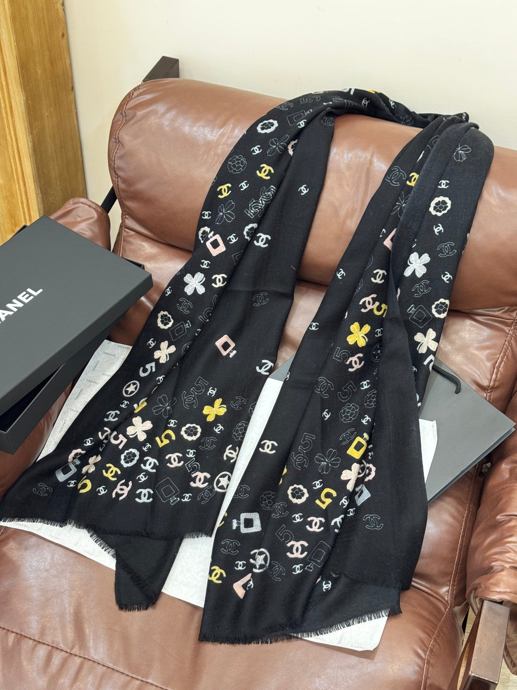 CHANEL 25S SCARF 200 IN CASHMERE 727295