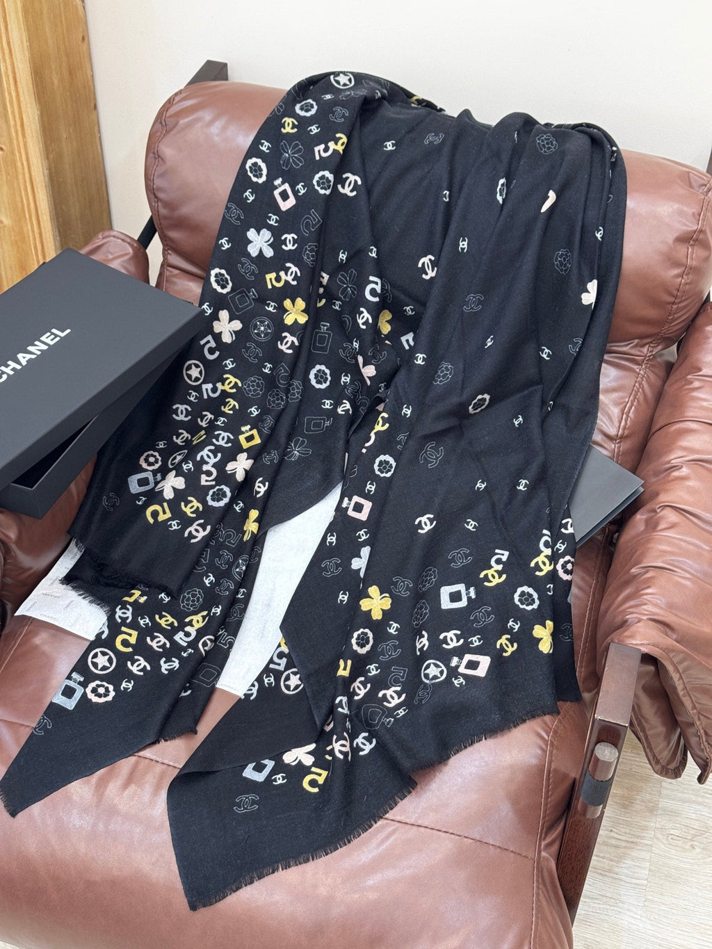 CHANEL 25S SCARF 200 IN CASHMERE 727295