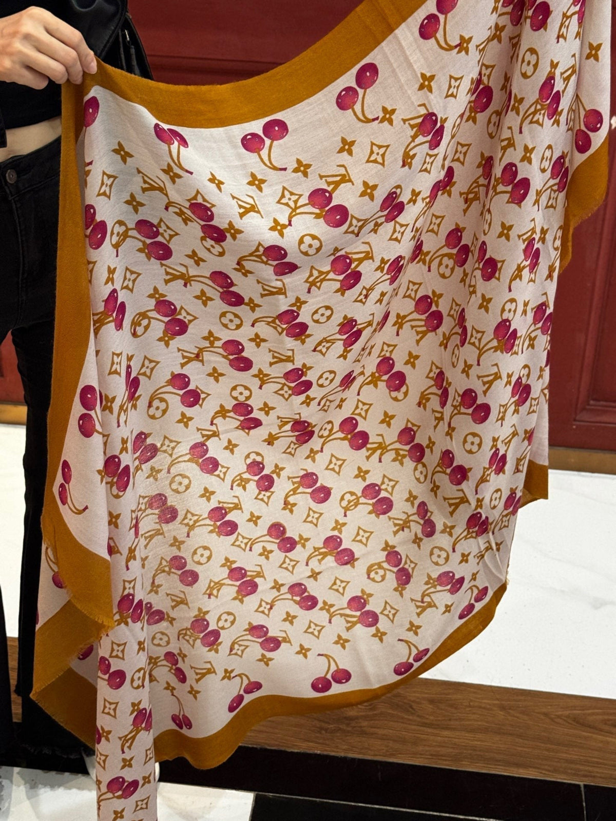 LOUIS VUITTON LV SCARF 200 CM IN CASHMERE 728983