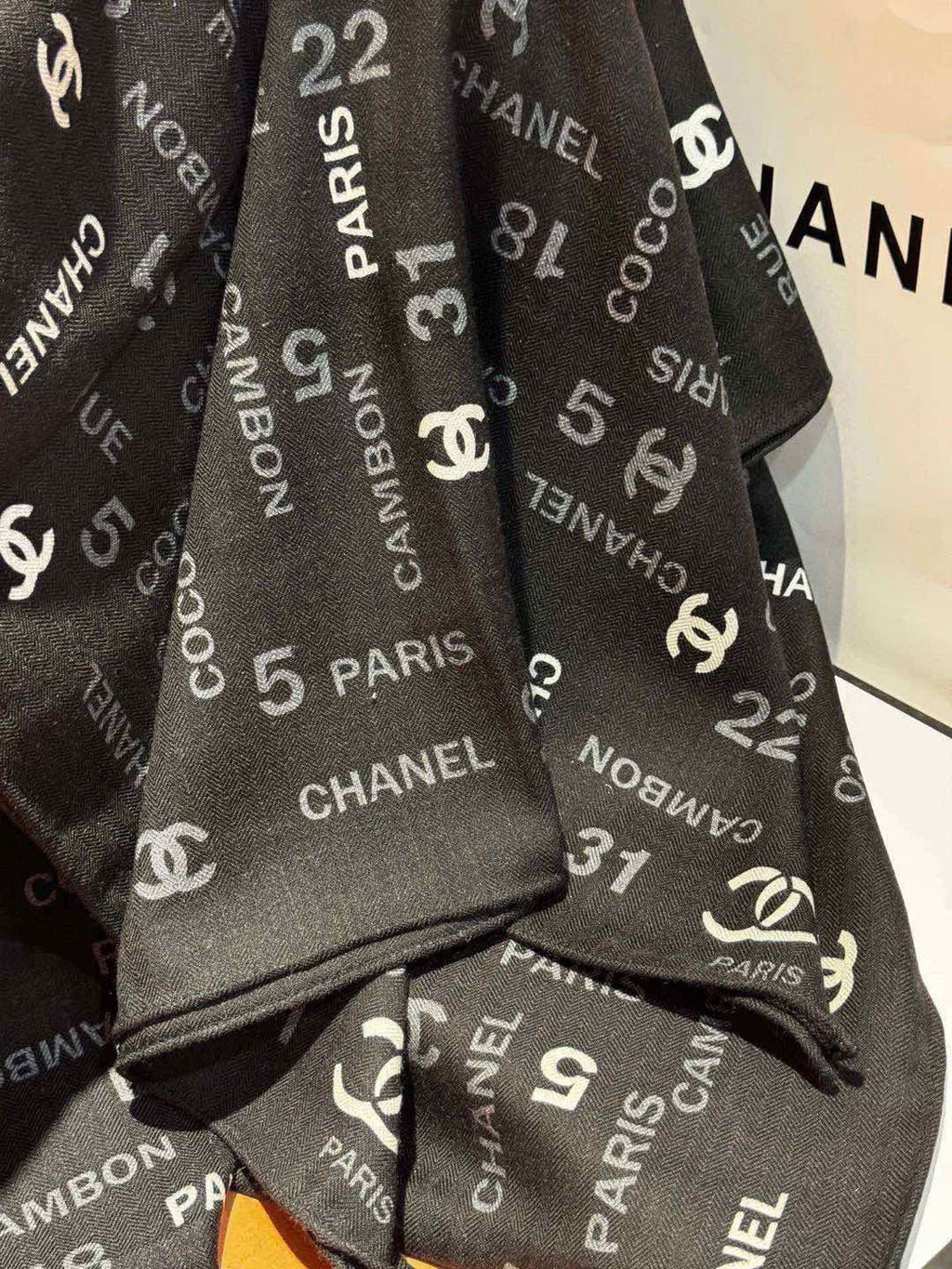CHANEL 25S SCARF 180 IN CASHMERE SILK 738480