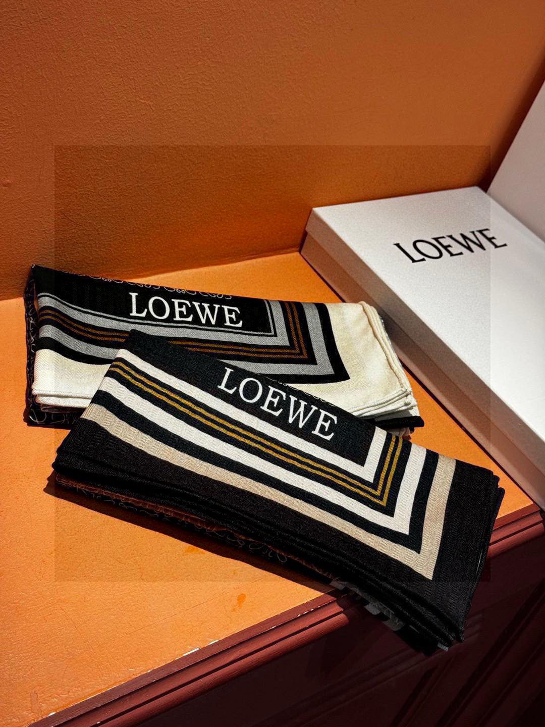 LOEWE 25S SCARF 140 IN CASHMERE SILK 738549
