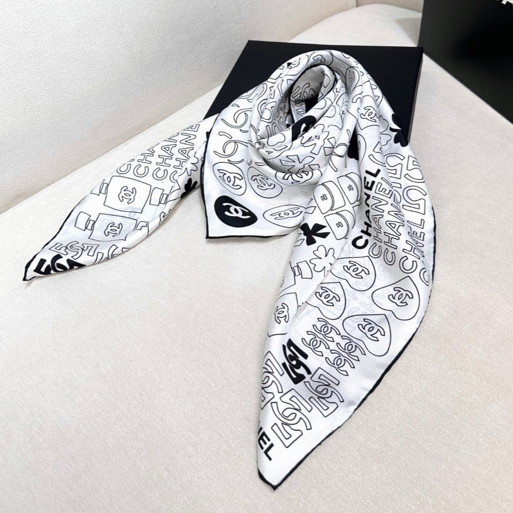 CHANEL 25S SCARF 90 IN SILK 724784