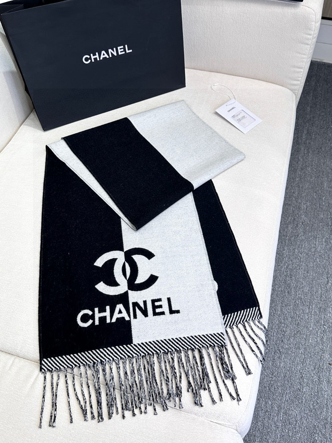 CHANEL 25S SCARF 184 IN MERINO WOOL 727324