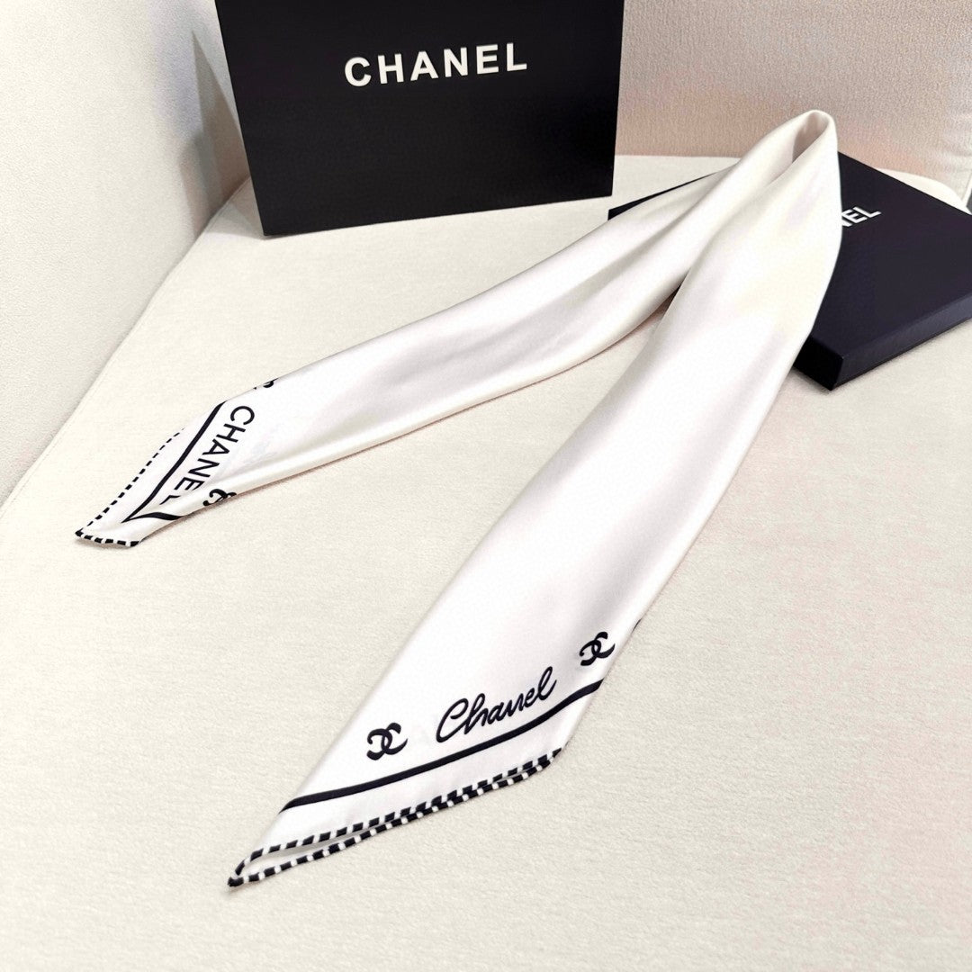 CHANEL 25S SCARF 90 IN SILK 732122