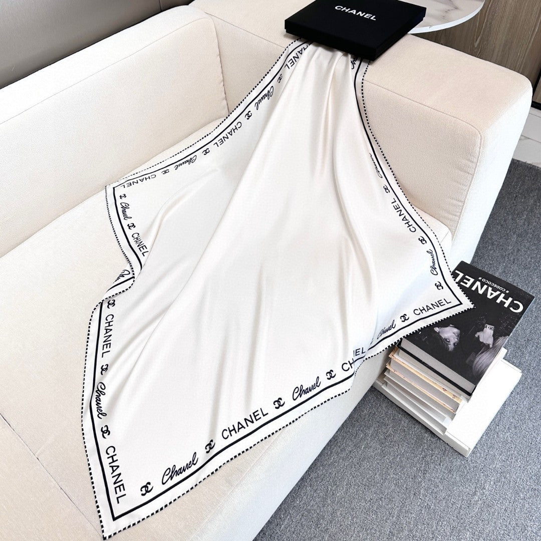 CHANEL 25S SCARF 90 IN SILK 732122