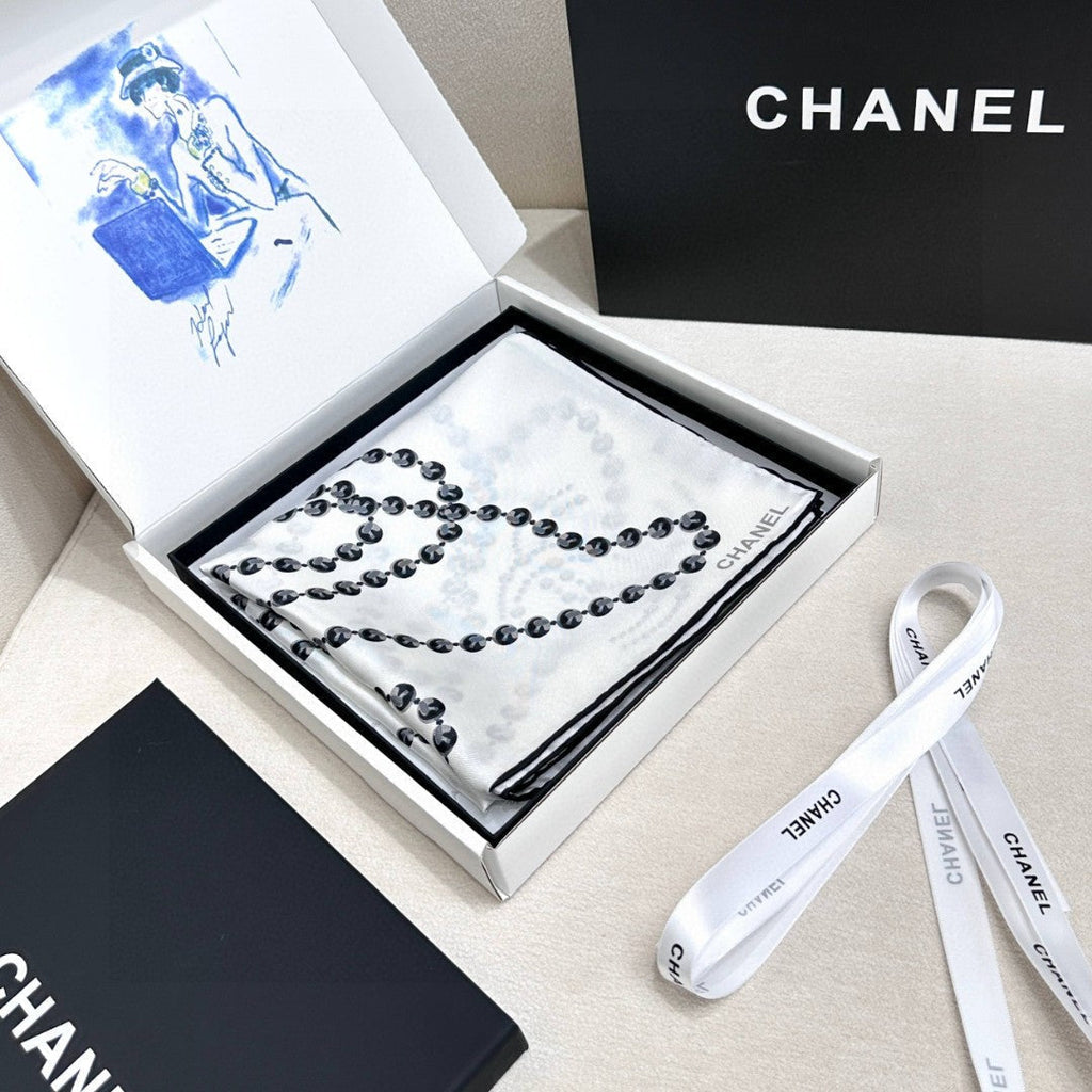 CHANEL 25S SCARF 90 IN SILK 711321