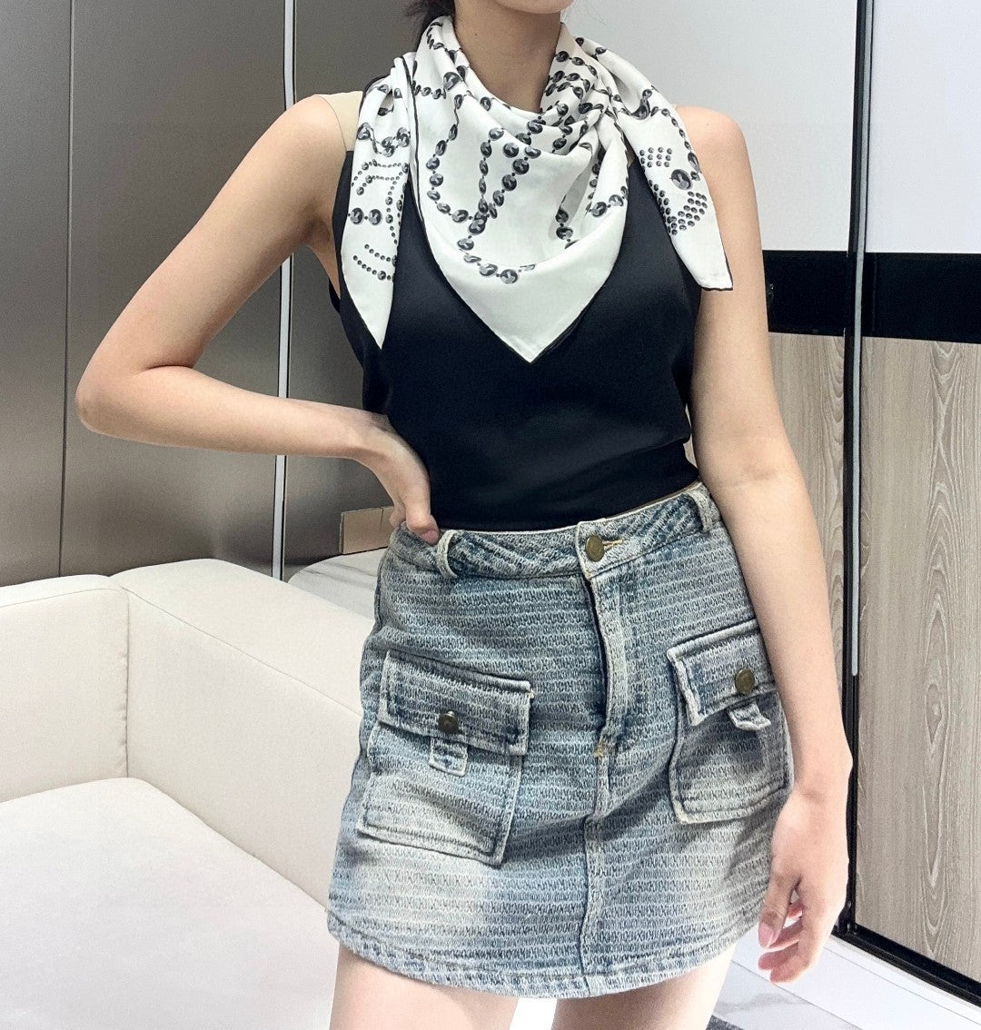 CHANEL 25S SCARF 90 IN SILK 711321