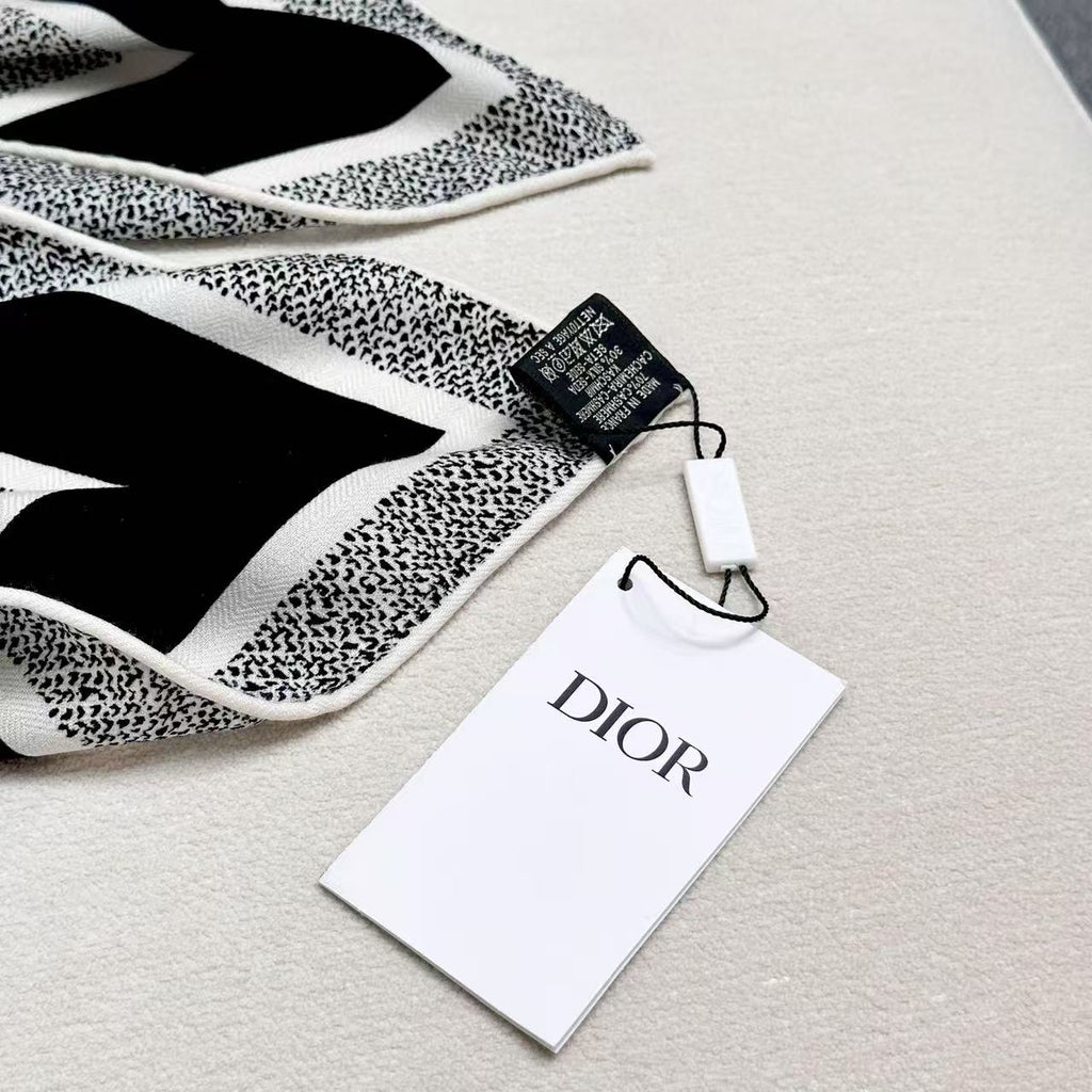 DIOR SCARF 110 CM IN SILK 730652