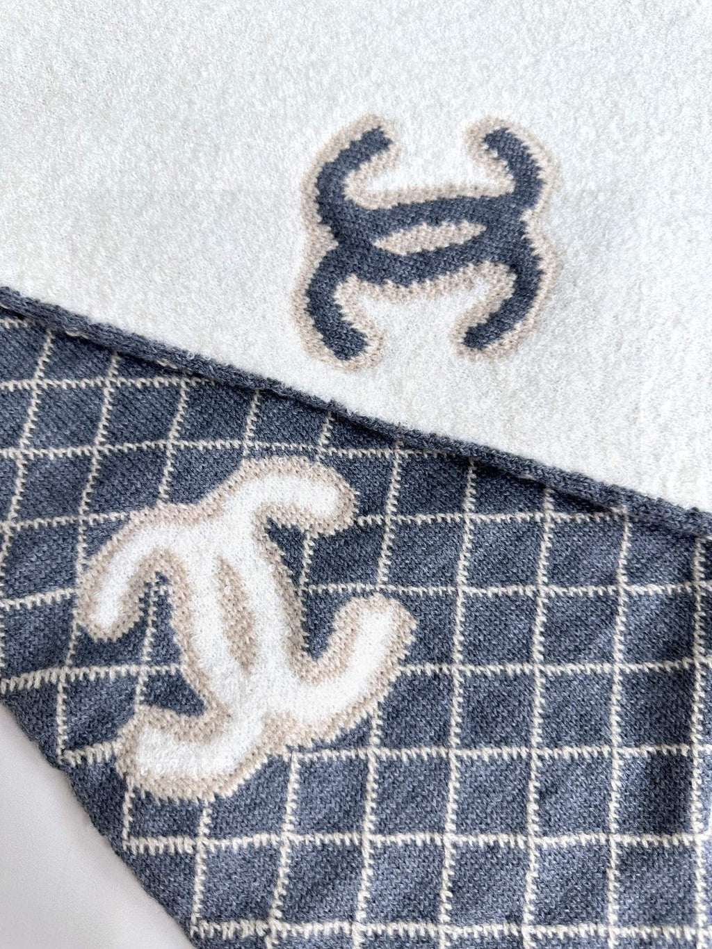 CHANEL 25S SCARF 185 IN CASHMERE 721524