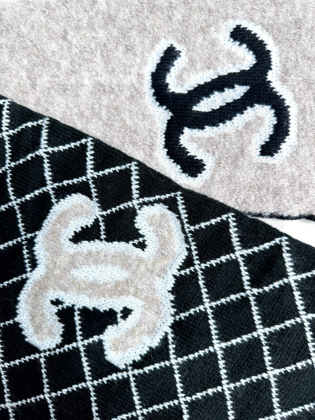 CHANEL 25S SCARF 185 IN CASHMERE 721525