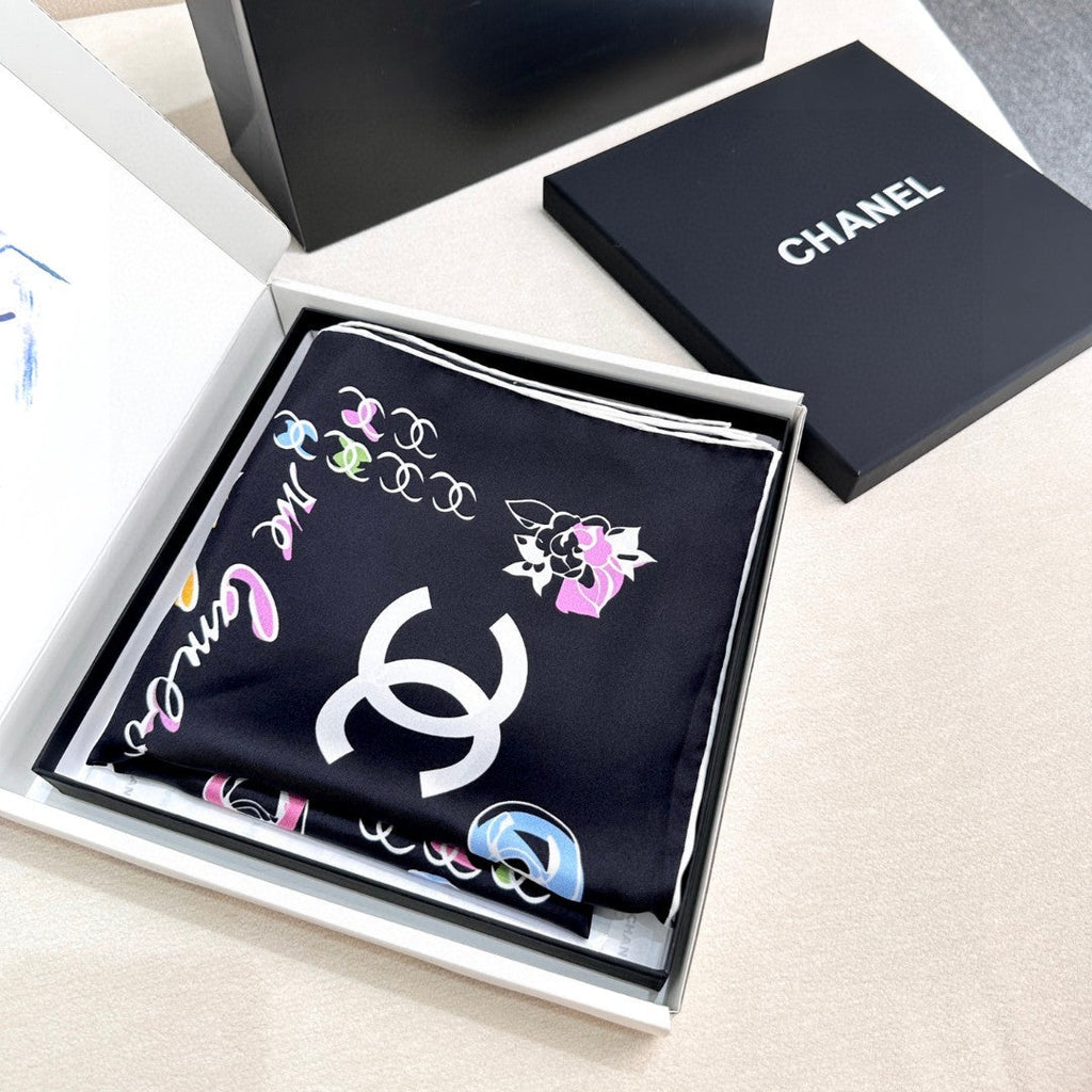 CHANEL 25S SCARF 90 IN SILK 735829