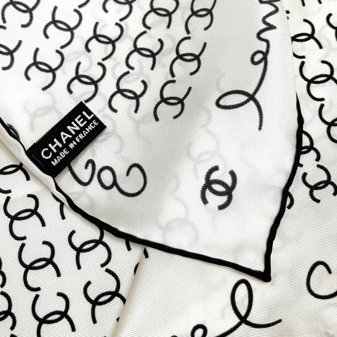 CHANEL 25S SCARF 90 IN SILK 732138