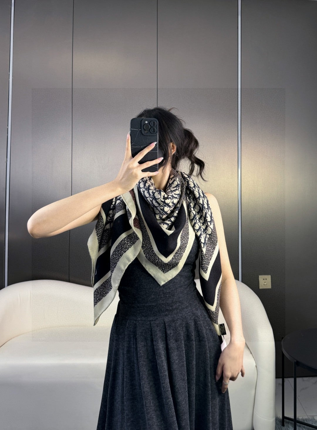 DIOR SCARF 140 CM IN CASHMERE-SILK BLEND 699255